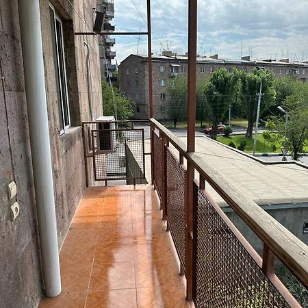 Yerevan Nice Apartment With Balcony For Rent Екстериор снимка