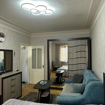 Yerevan Nice Apartment With Balcony For Rent Екстериор снимка
